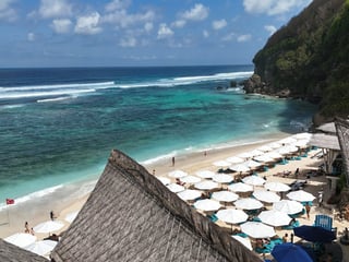 Bali Beach Clubs: Minimum Spends, Daybeds and Booking