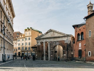 The Jewish Ghetto: History, Food & a Walking Route