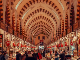 Istanbul's Grand Bazaar & Spice Bazaar: A Shopping Guide