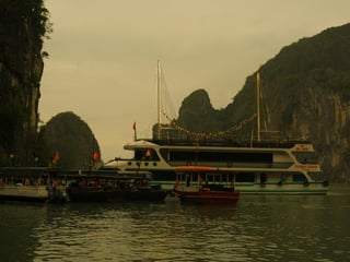 Ha Long Bay Day Trip vs Overnight Cruise