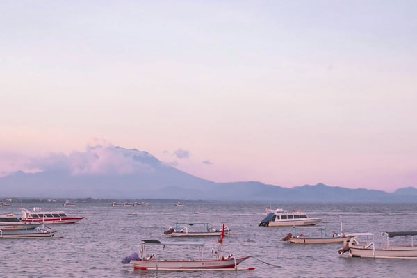 Fast Boats to Nusa Penida and Lembongan: Ports, Operators and Sea Conditions