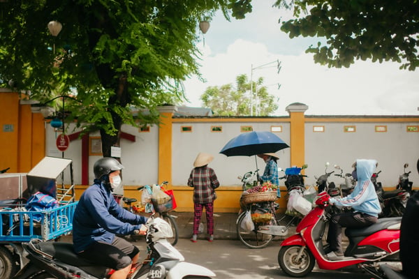 Crossing the Street in Vietnam (Hanoi/HCMC Traffic)
