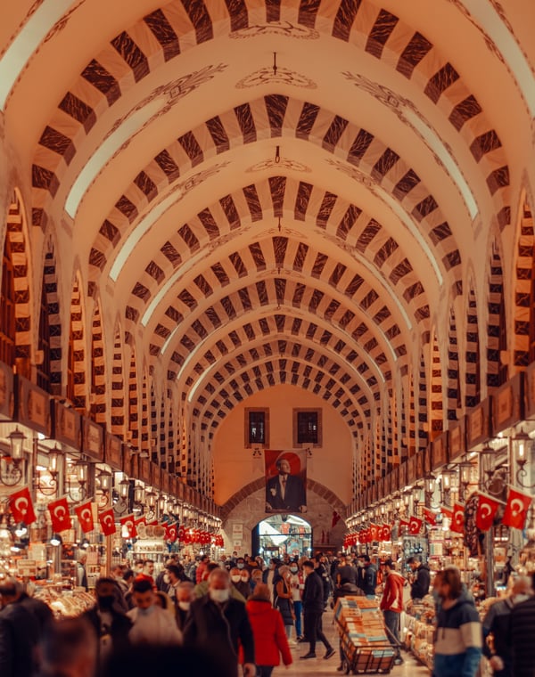 Istanbul's Grand Bazaar & Spice Bazaar: A Shopping Guide
