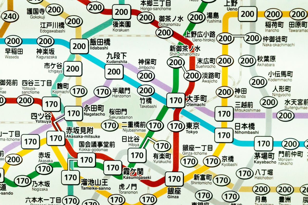 Tokyo Metro fare chart with station names in Japanese and romaji and the fare above each station