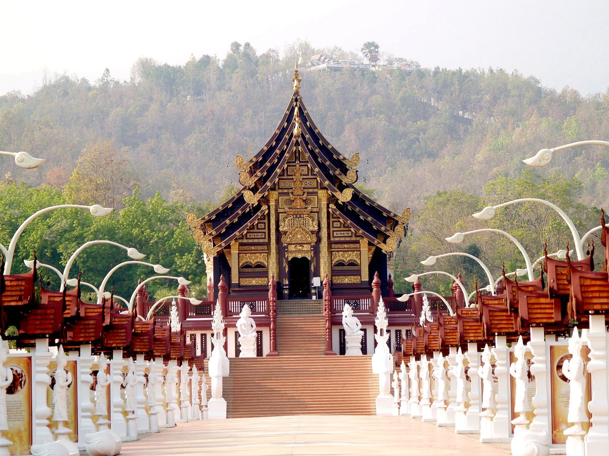 A sweeping Chiang Mai scene — temples and mountains
