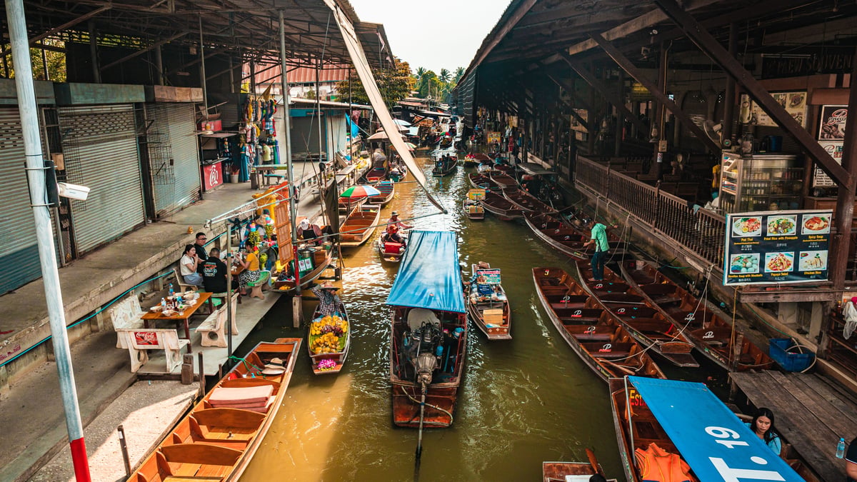 Vendors in boats at a Thai floating market