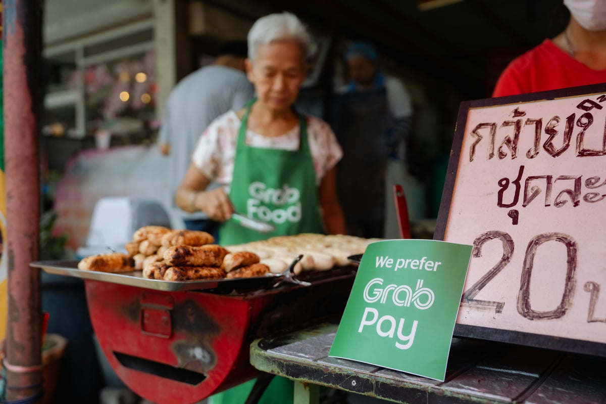 A Thai street food meal, illustrating low daily costs