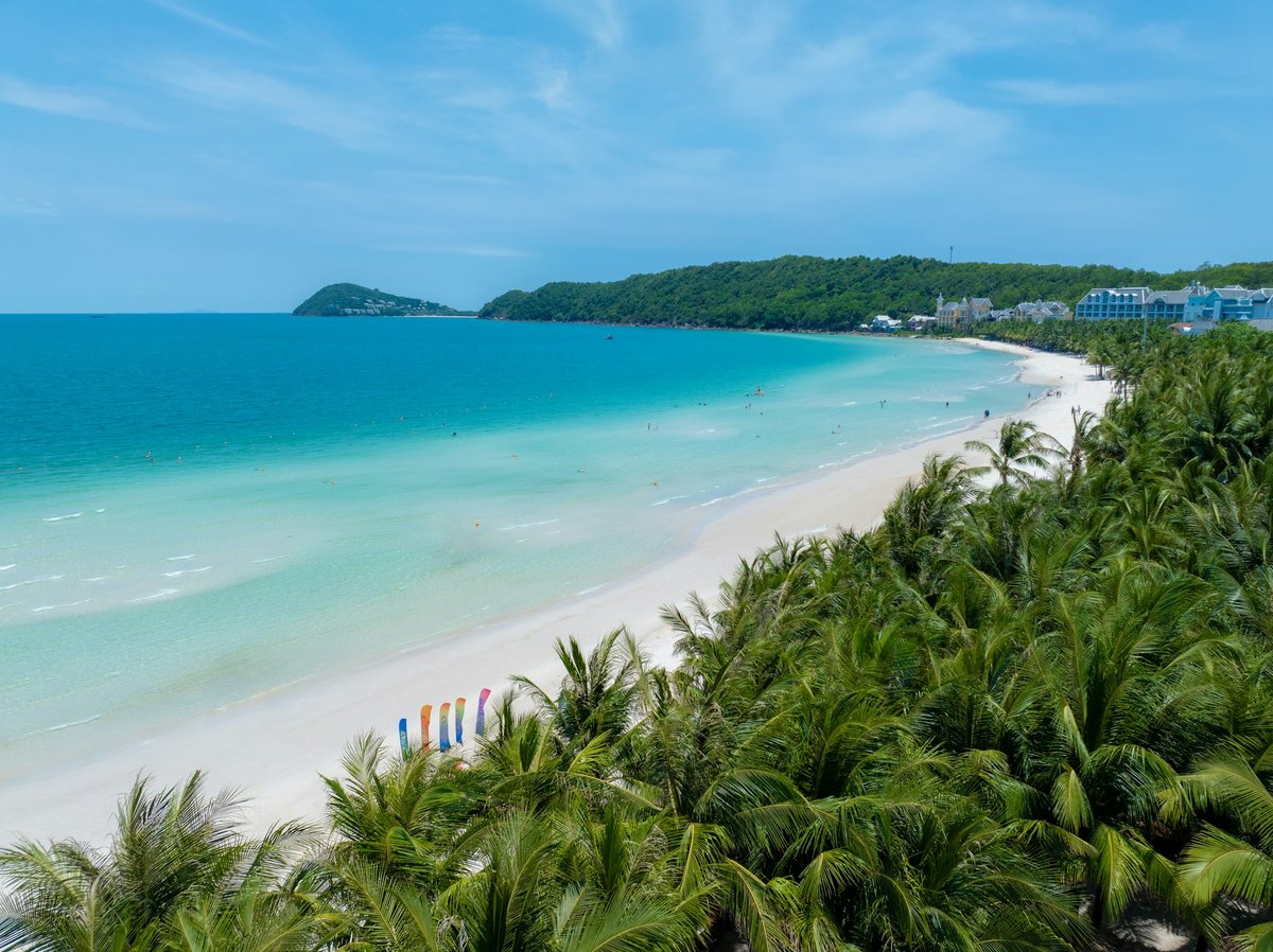 White sand and palm trees on Phu Quoc, the one part of Vietnam Americans can visit without a visa