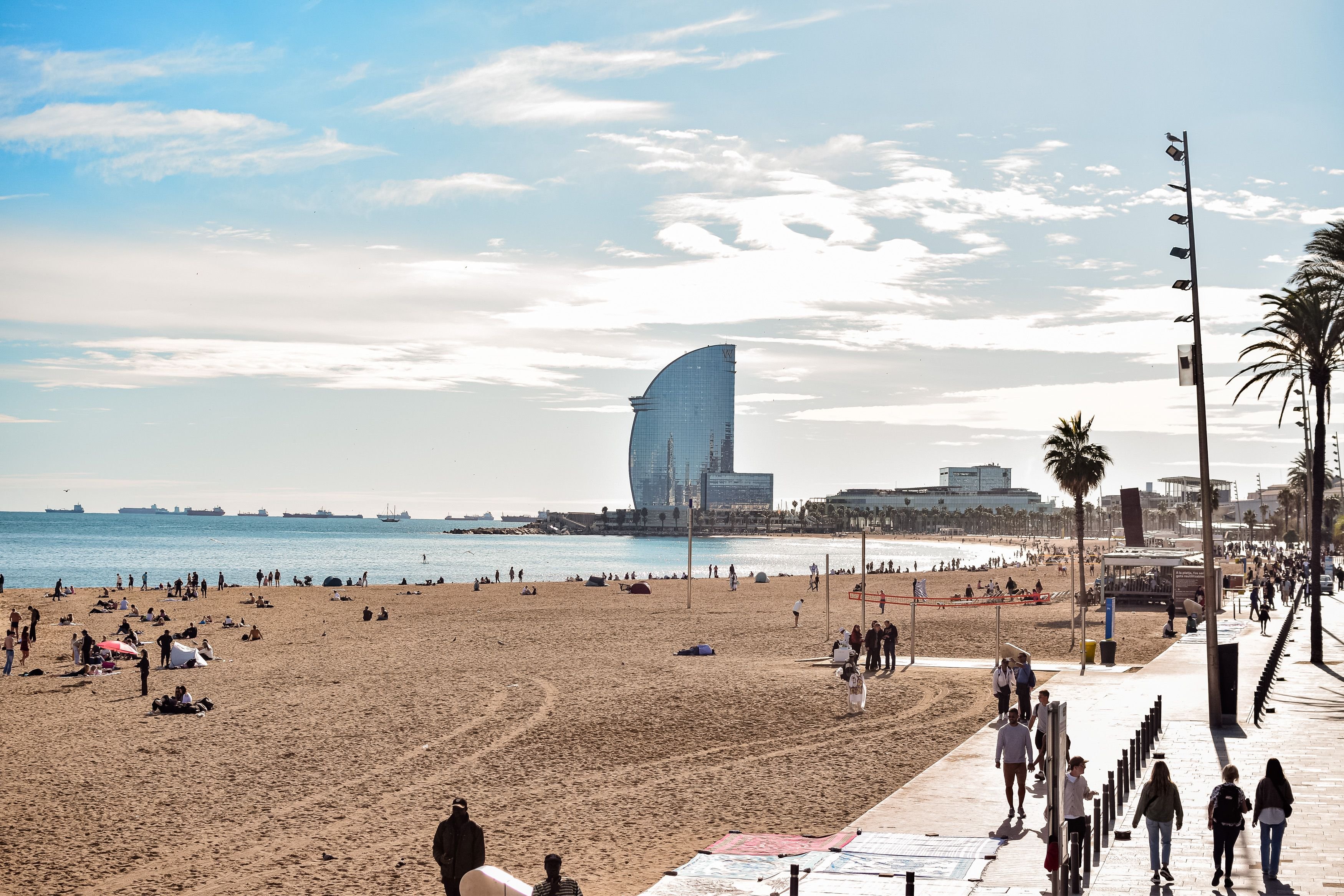 A calmer northeastern beach (Bogatell/Nova Icària) or the beach promenade