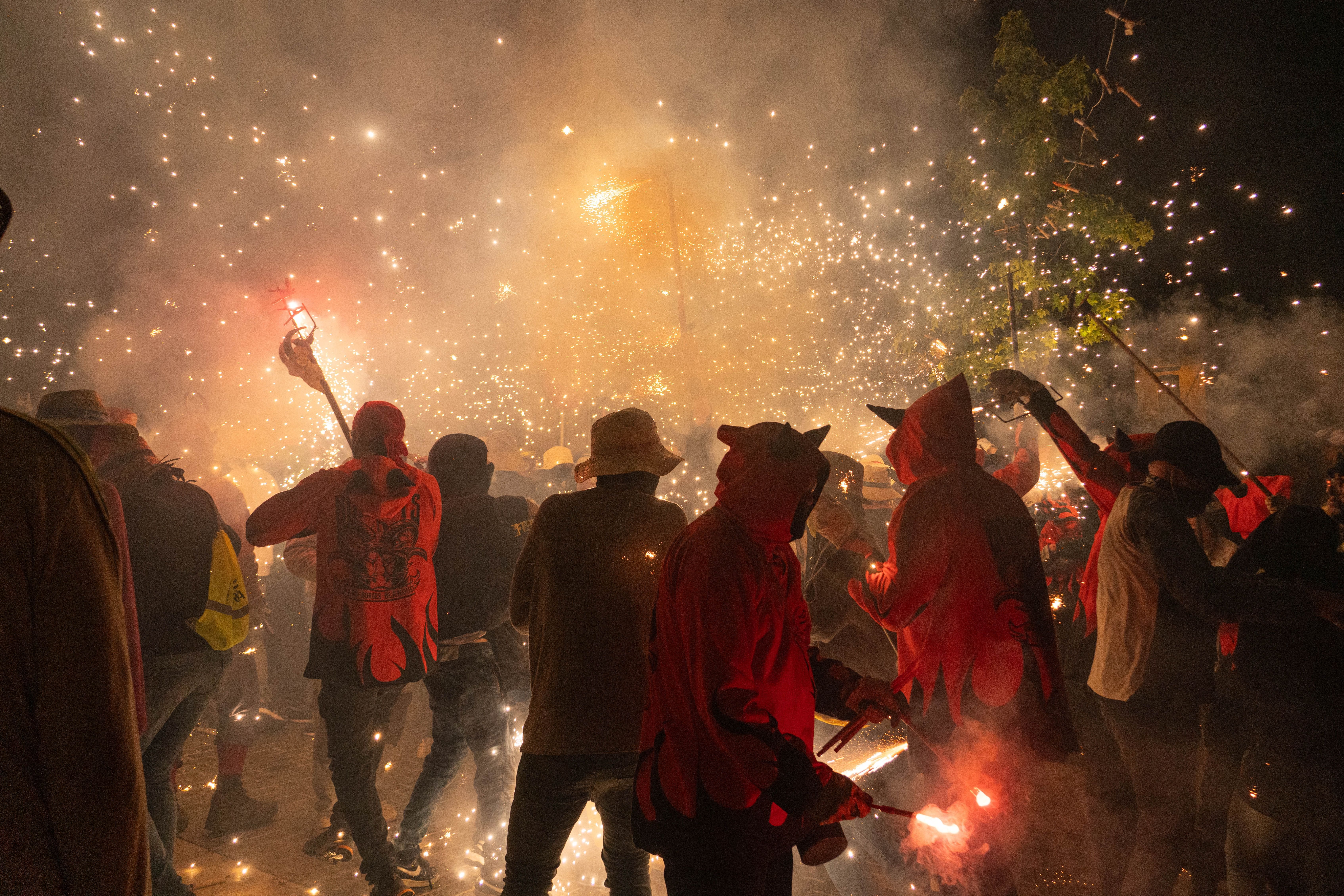 Sant Jordi roses and books on La Rambla, or La Mercè correfoc fire-run / projection mapping