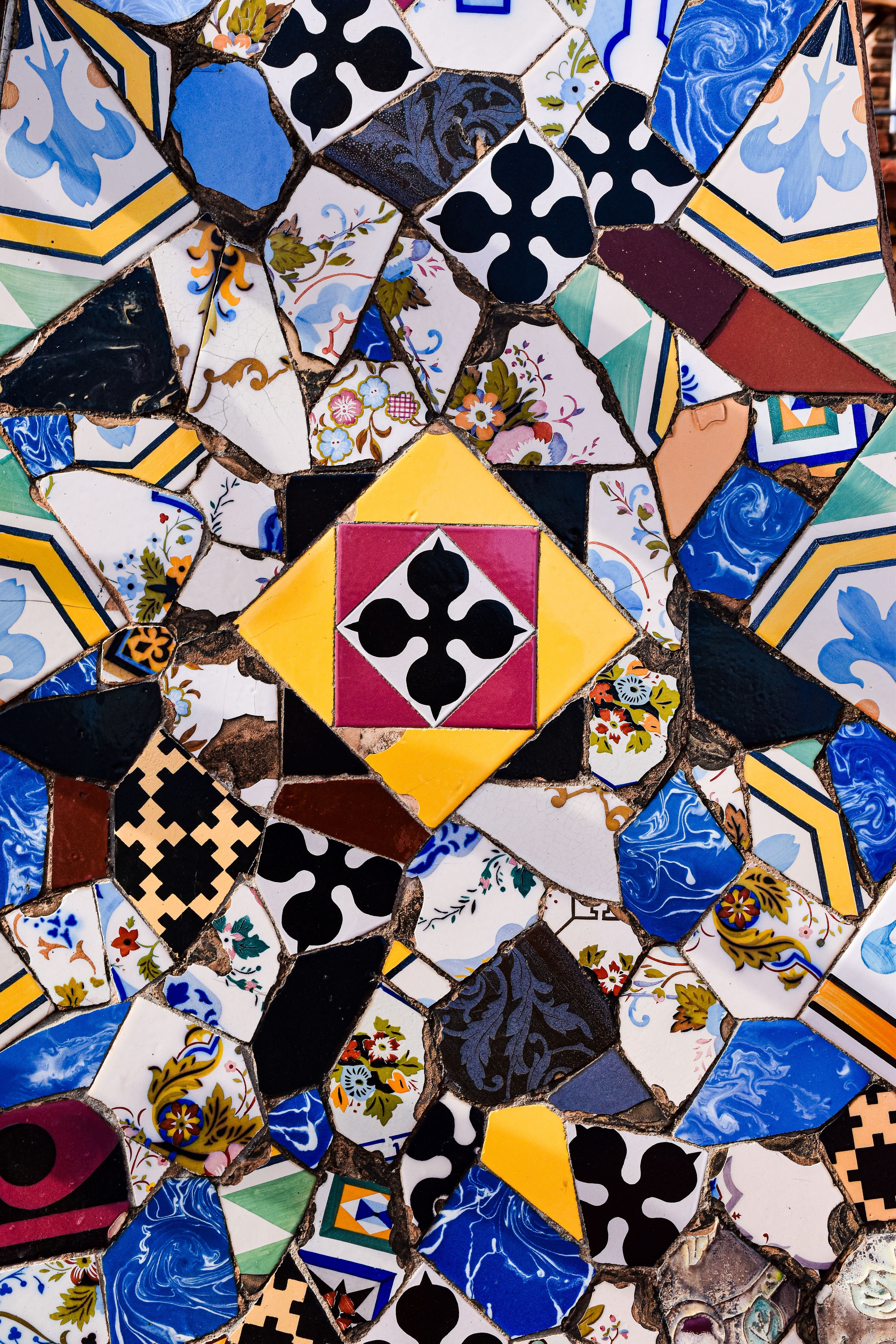 The dragon/salamander mosaic staircase at Park Güell, morning light, few people