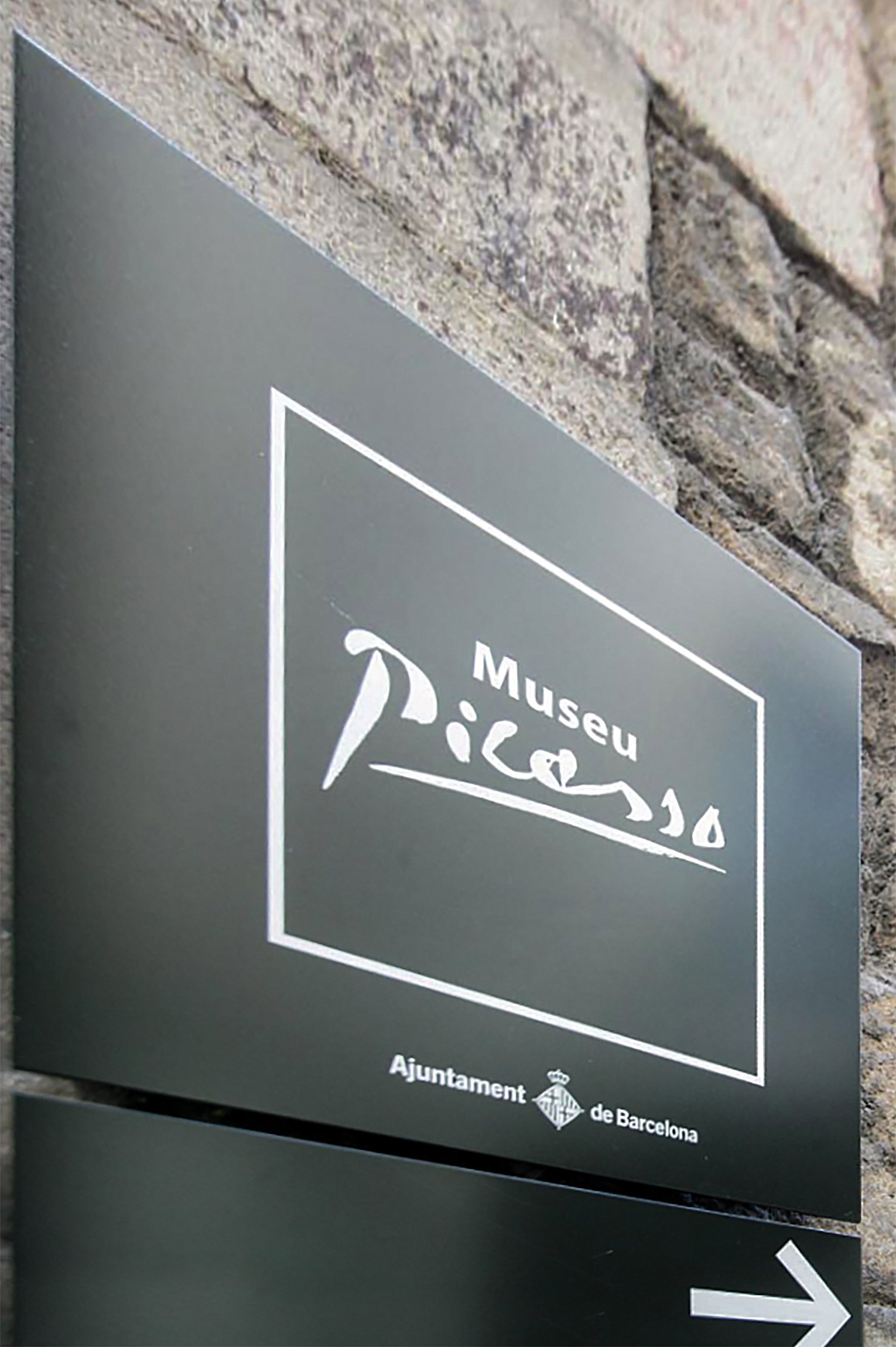 A gallery interior or the museum courtyard (note: no Picasso artworks shown)