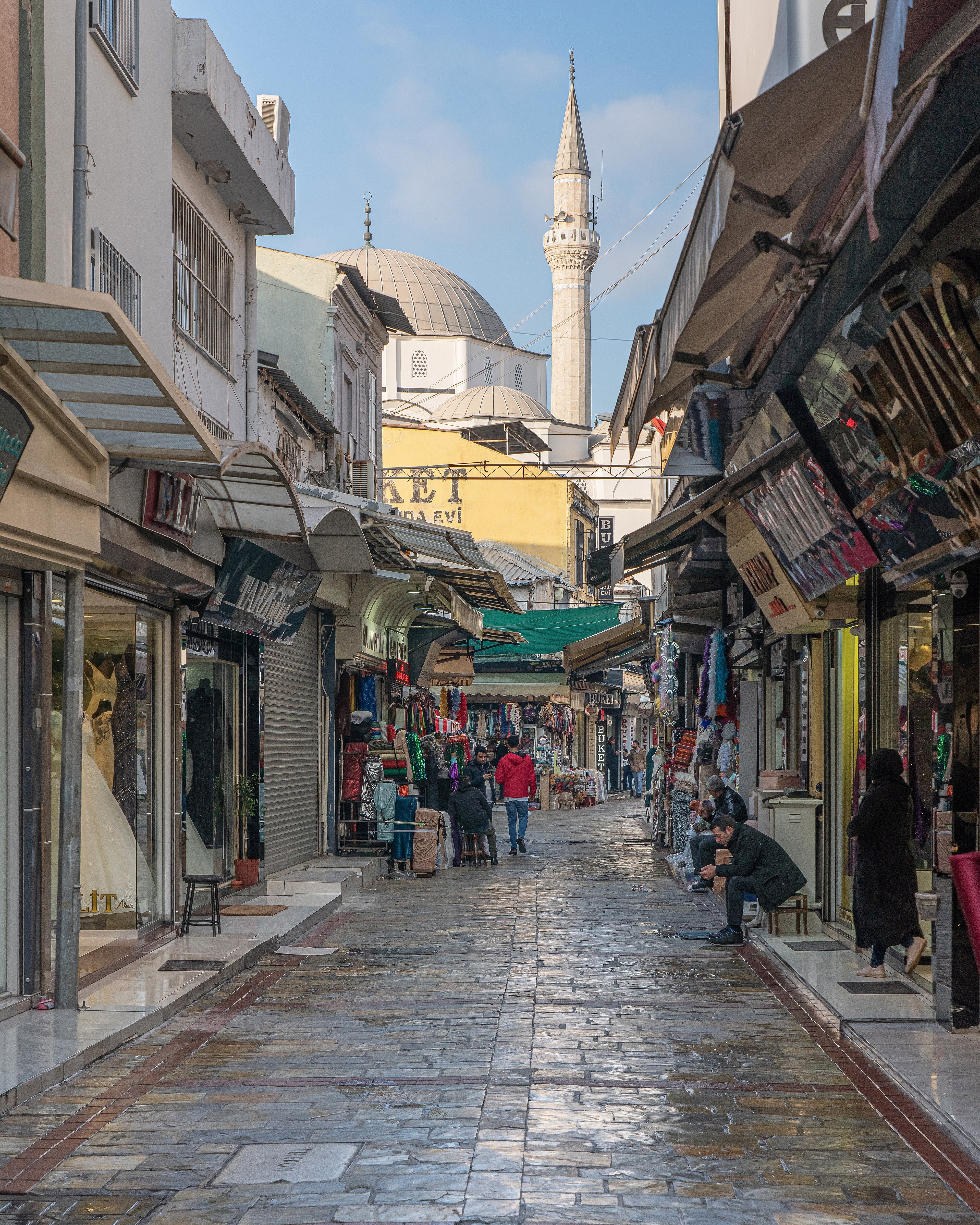 The covered lanes of Kemeraltı Bazaar in Izmir with stalls and lanterns
